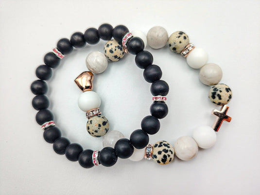 Ružovobiely srdiečkový kresťanský náramok s dalmatínskym jaspisom - Gracefolk